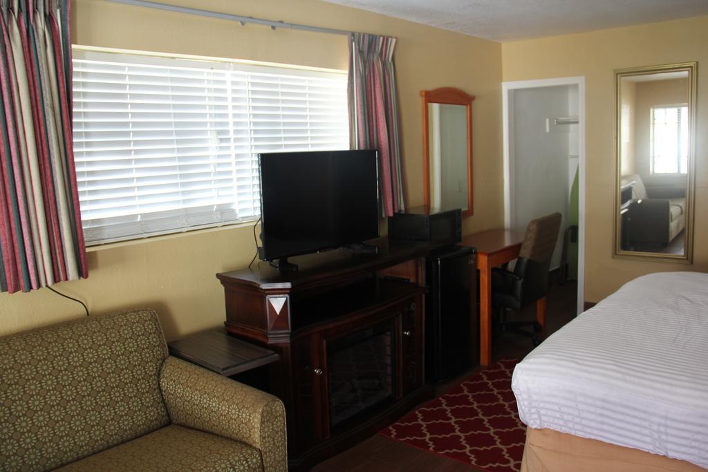 Vista Inn & Suites Beale Street Мемфис Экстерьер фото